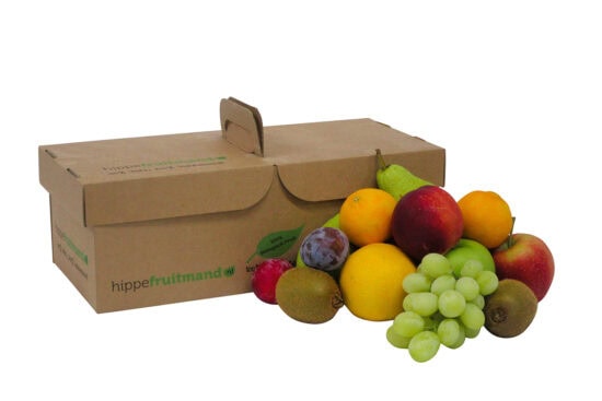 Fruitmand Puur Natuur met vers seizoensfruit in duurzame kartonnen doos van hippefruitmand.nl