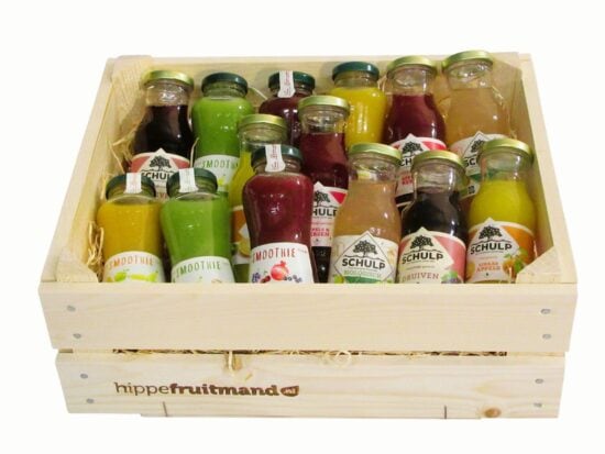 Fruitkist Groot sappenpakket in luxe houten kist van Hippefruitmand.nl