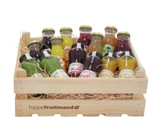 Sap- en Smoothiekist met 14 flesjes verse sappen en smoothies in houten kist