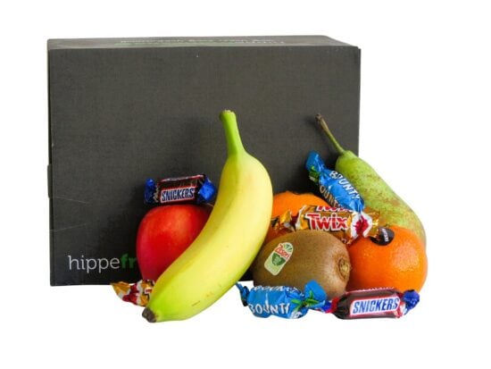 Hippe FitBox Celebrations: gezonde fruitbox met 6 stuks vers seizoensfruit en 6 heerlijke Celebrations chocolaatjes – perfect zakelijk cadeau of persoonlijk geschenk