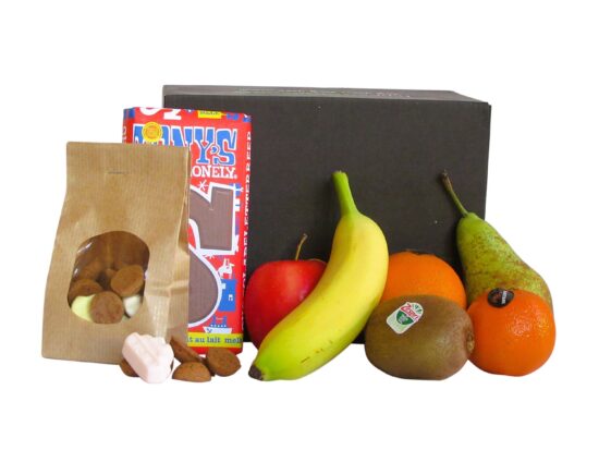 Hippe Fitbox Sinterklaas gevuld met vers fruit, een Tony Chocolonely chocoladeletter en strooigoed
