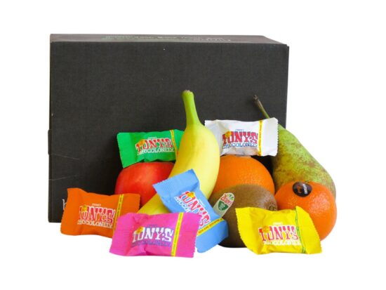 Hippe FitBox Tiny Tony’s met vers seizoensfruit en Tiny Tony’s Chocolonely chocolade in feestelijke cadeauverpakking
