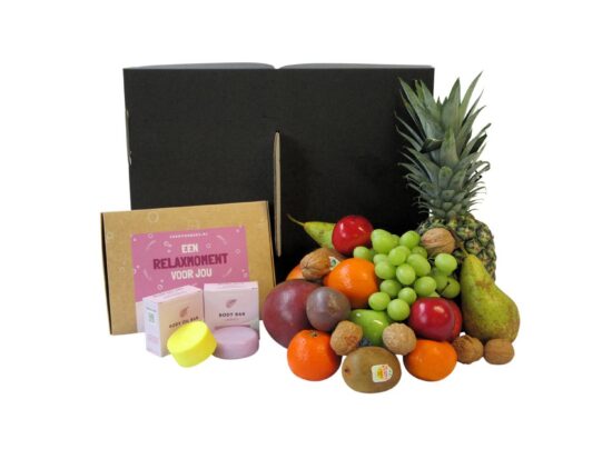 Fruitmand groot met vers fruit en wellness giftbox met lavendel voor haar