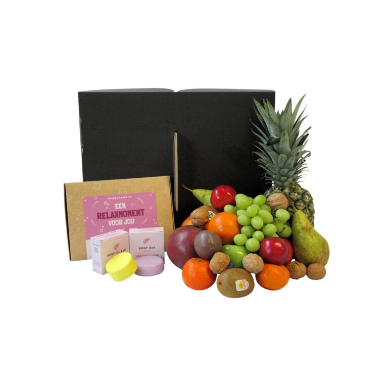 Fruitmand groot met vers fruit en wellness giftbox met lavendel voor haar