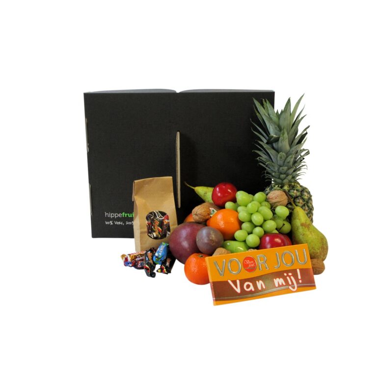Fruitmand Groot gevuld met meer dan 5 kilo vers fruit, Celebrations chocolaatjes en een Belgische chocoladereep in een duurzame FSC-kartonnen box."