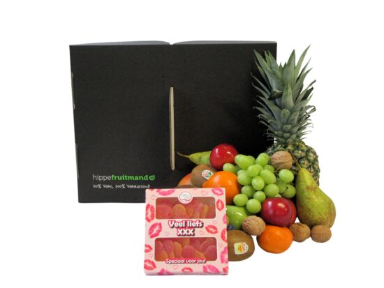 Fruitmand Veel Liefs Groot met vers fruit en snoephartjes cadeaudoos