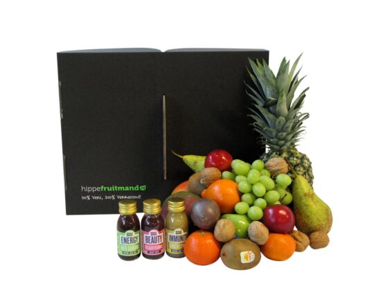 Luxe fruitmand Ginger Boost Groot met dagvers seizoensfruit en natuurlijke HOLYSHOT gembershots in duurzame FSC-fruitbox
