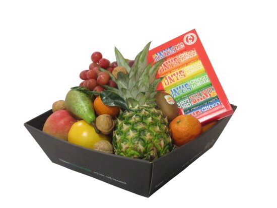 Fruitschaal Tony Chocolonely met ananas, sinaasappels, appels, druiven, kiwi en Proeverijtje van Tony Chocolonely