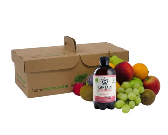 Fruitmand Puur Natuur met vers seizoensfruit en flesje Kombu cha framboos in duurzame kartonnen doos van hippefruitmand.nl