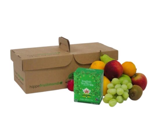 Fruitmand Puur Natuur met vers seizoensfruit en biologisch geteelde groene thee in duurzame kartonnen doos van hippefruitmand.nl