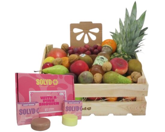 Luxe Hippe Fruitkist Groot gevuld met vers fruit en de SOLYD 'Pink Shower' giftbox voor Pink Ribbon.