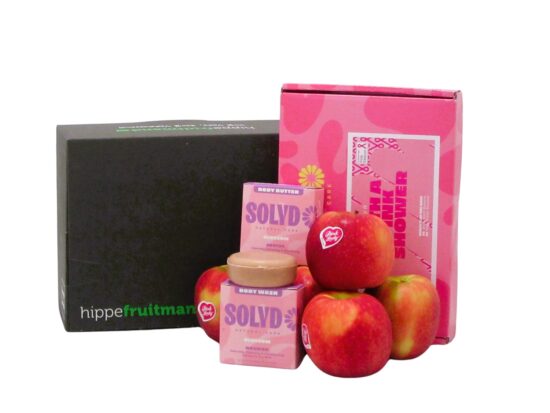 Hippe Fitbox gevuld met 5 Pink Lady-appels en de SOLYD 'Pink Shower' giftbox voor Pink Ribbon.